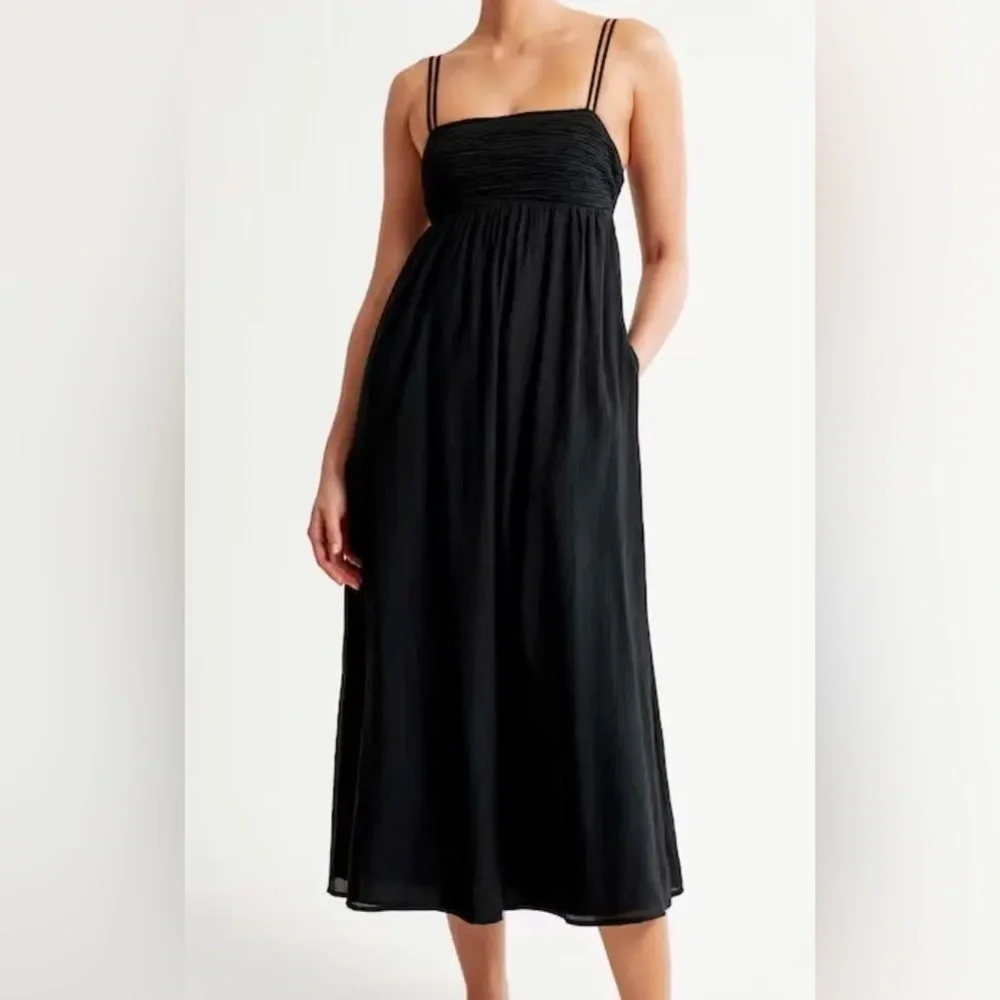 Abercrombie and Fitch Cut-out Back Maxi Dress in Black - Size XSP